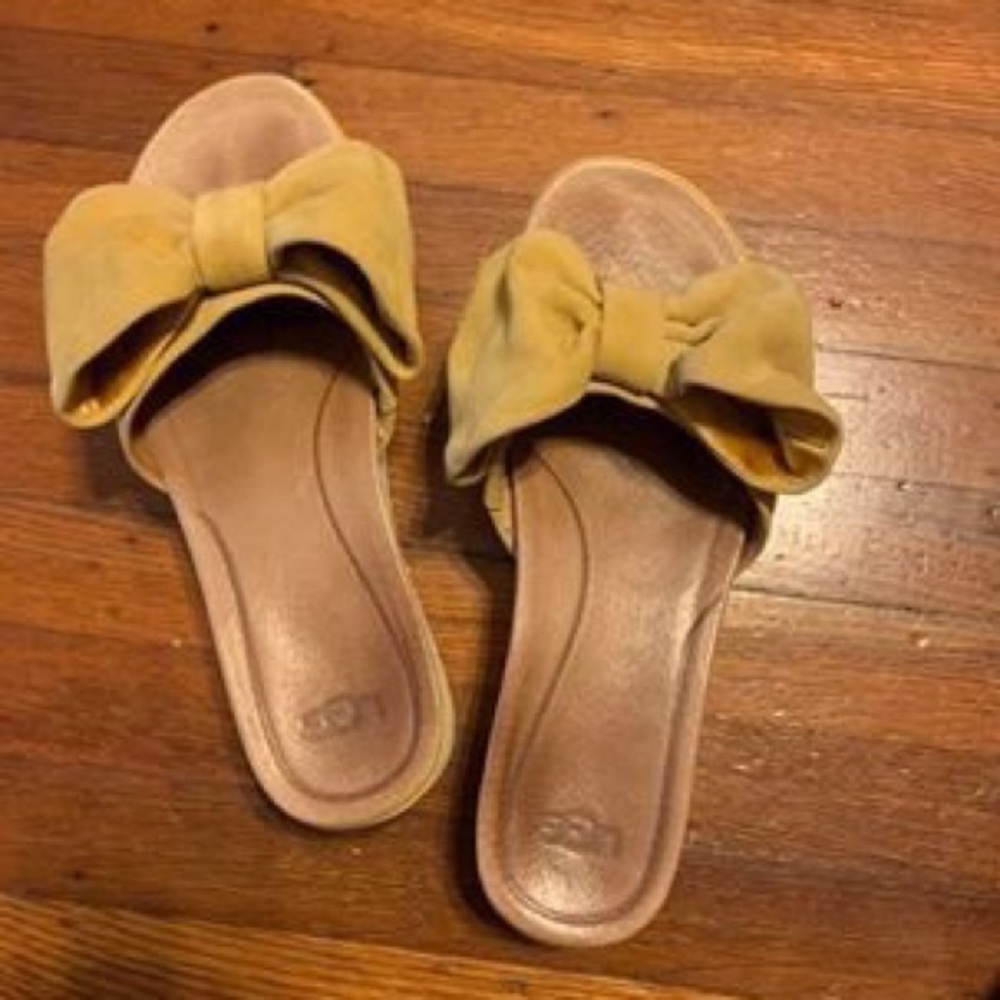 Ugg bow slides